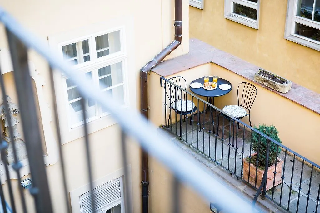 Boris' Apartments Old Town Square 프라하